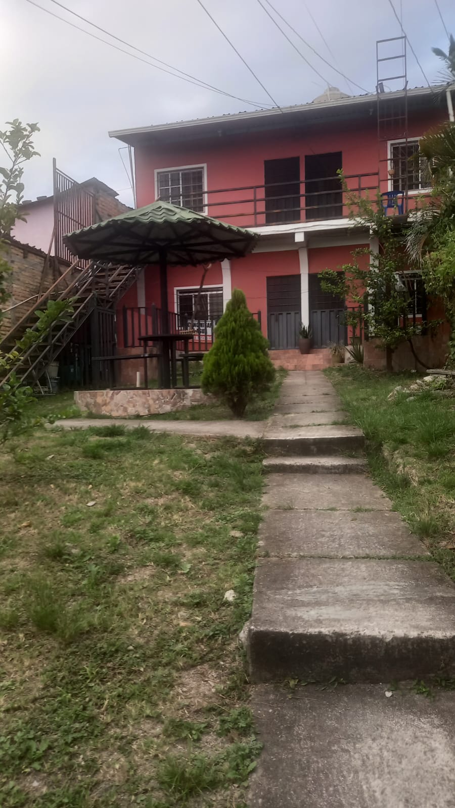 Casa con 4 apartamentos en venta