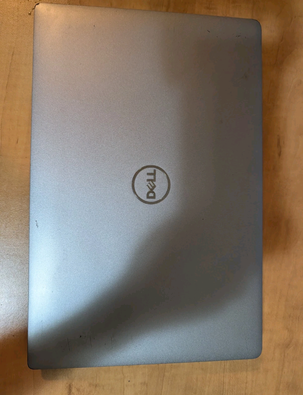 Variedad de laptops Dell, Microsoft y Lenovo